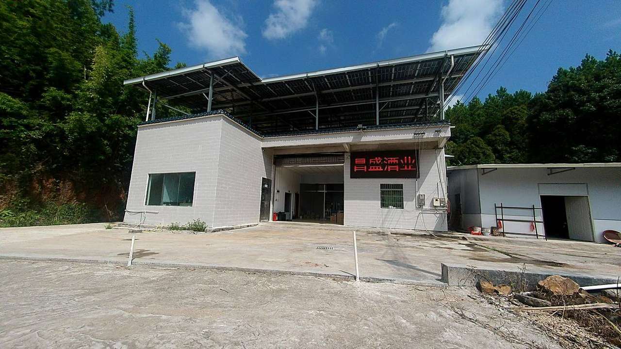 厂房正面蓝天实拍